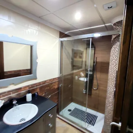 Junto Al Mar * إِستيبونا