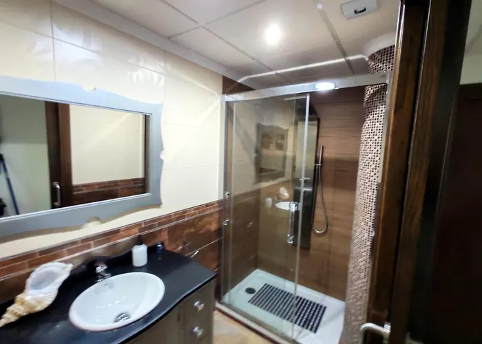 Junto Al Mar * إِستيبونا