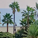 Junto Al Mar